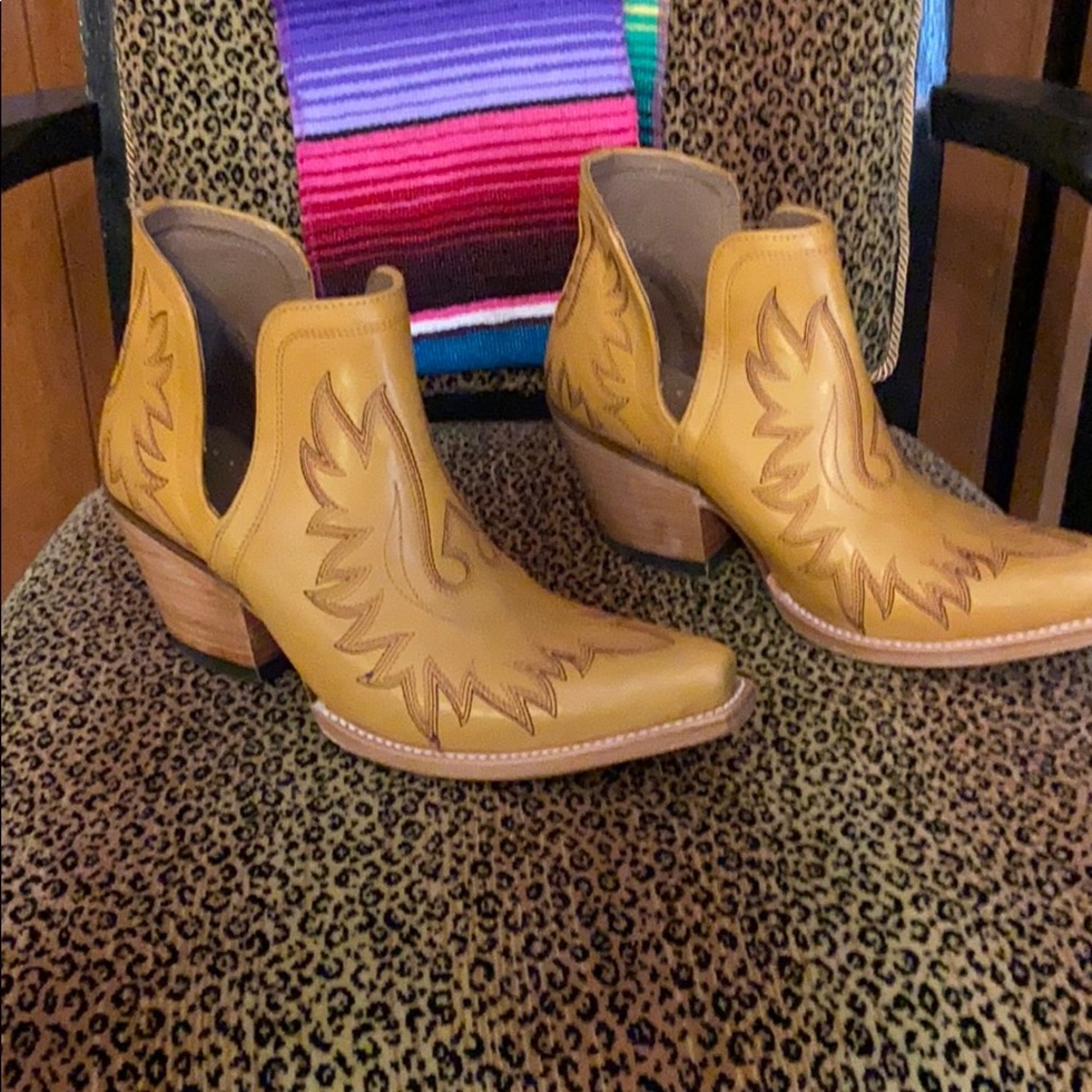 Ariat Dixon’s